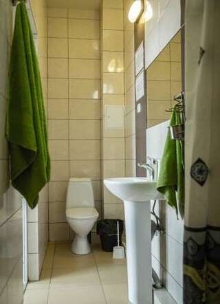 Гостиница Guest House Ageev Лазаревское Трехместный номер с собственной ванной комнатой-1
